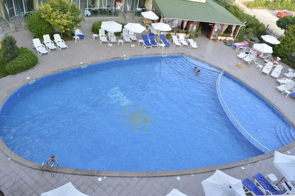 Julia Family Apartments Slăntjev Brjag Exteriör bild
