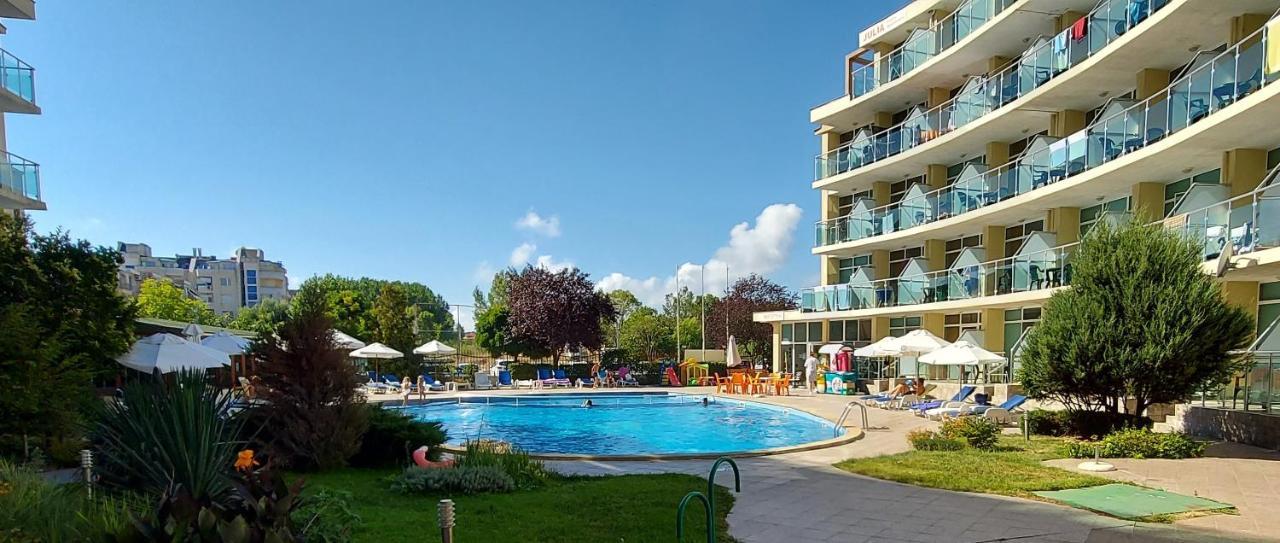 Julia Family Apartments Slăntjev Brjag Exteriör bild