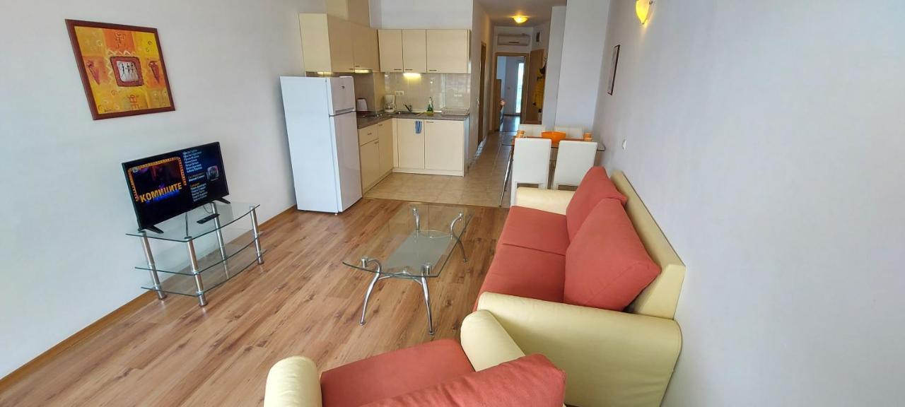 Julia Family Apartments Slăntjev Brjag Exteriör bild