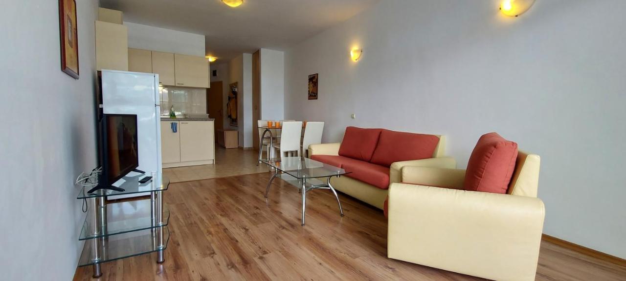 Julia Family Apartments Slăntjev Brjag Exteriör bild