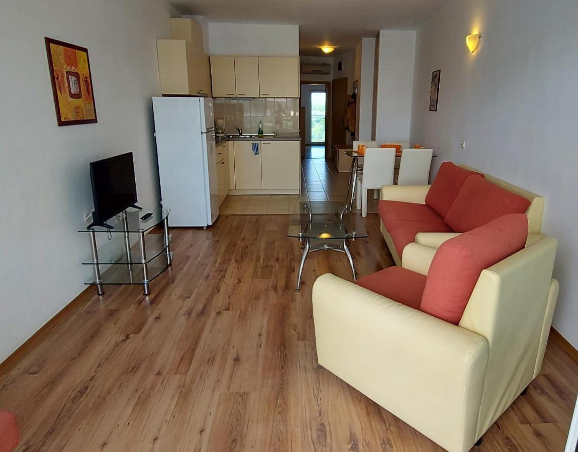 Julia Family Apartments Slăntjev Brjag Exteriör bild