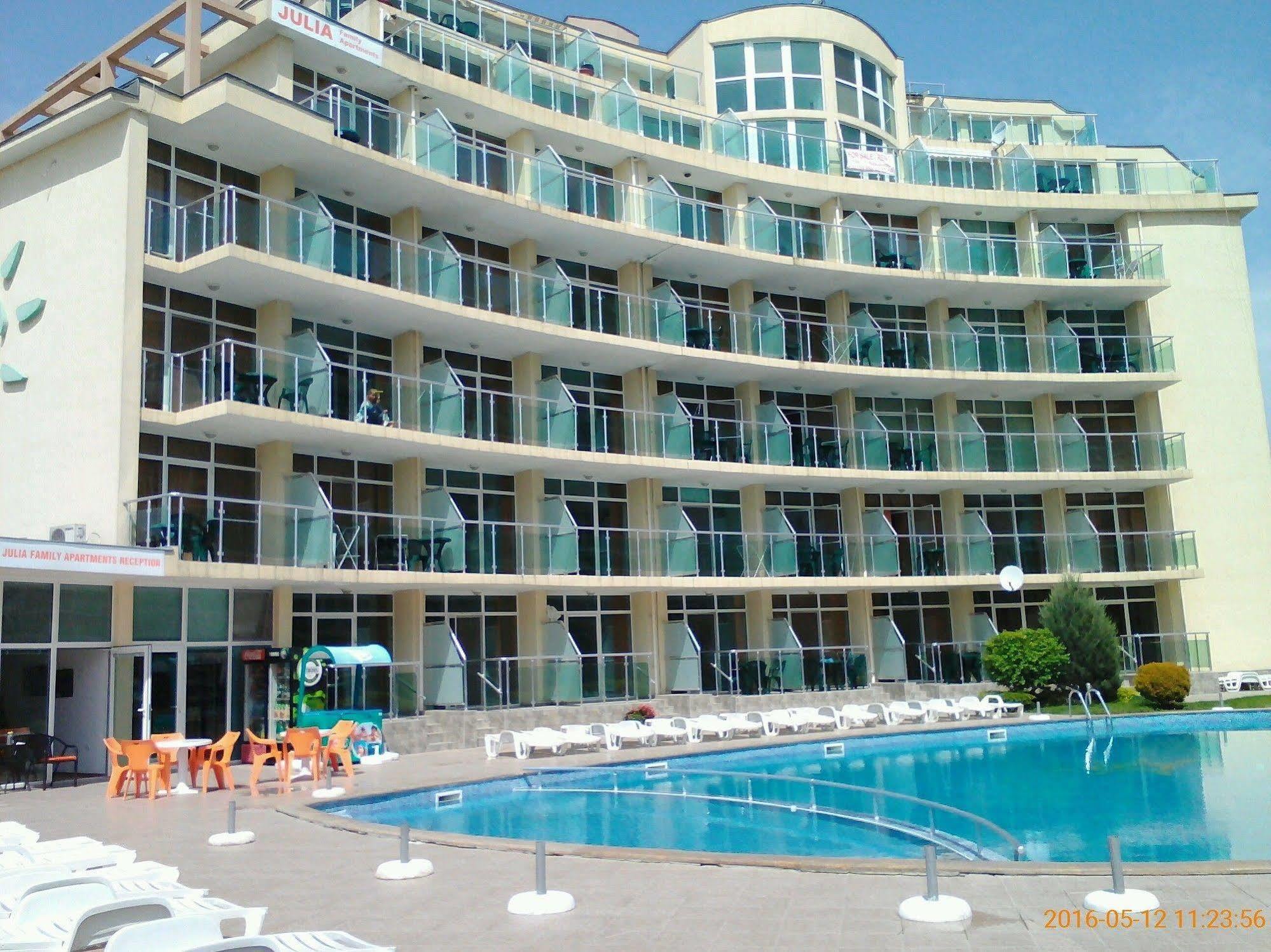 Julia Family Apartments Slăntjev Brjag Exteriör bild