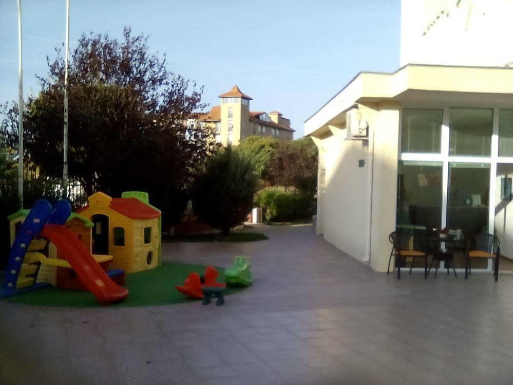 Julia Family Apartments Slăntjev Brjag Exteriör bild
