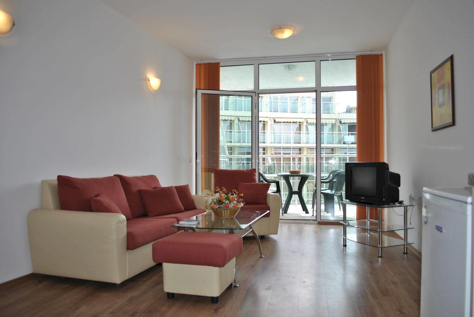 Julia Family Apartments Slăntjev Brjag Exteriör bild