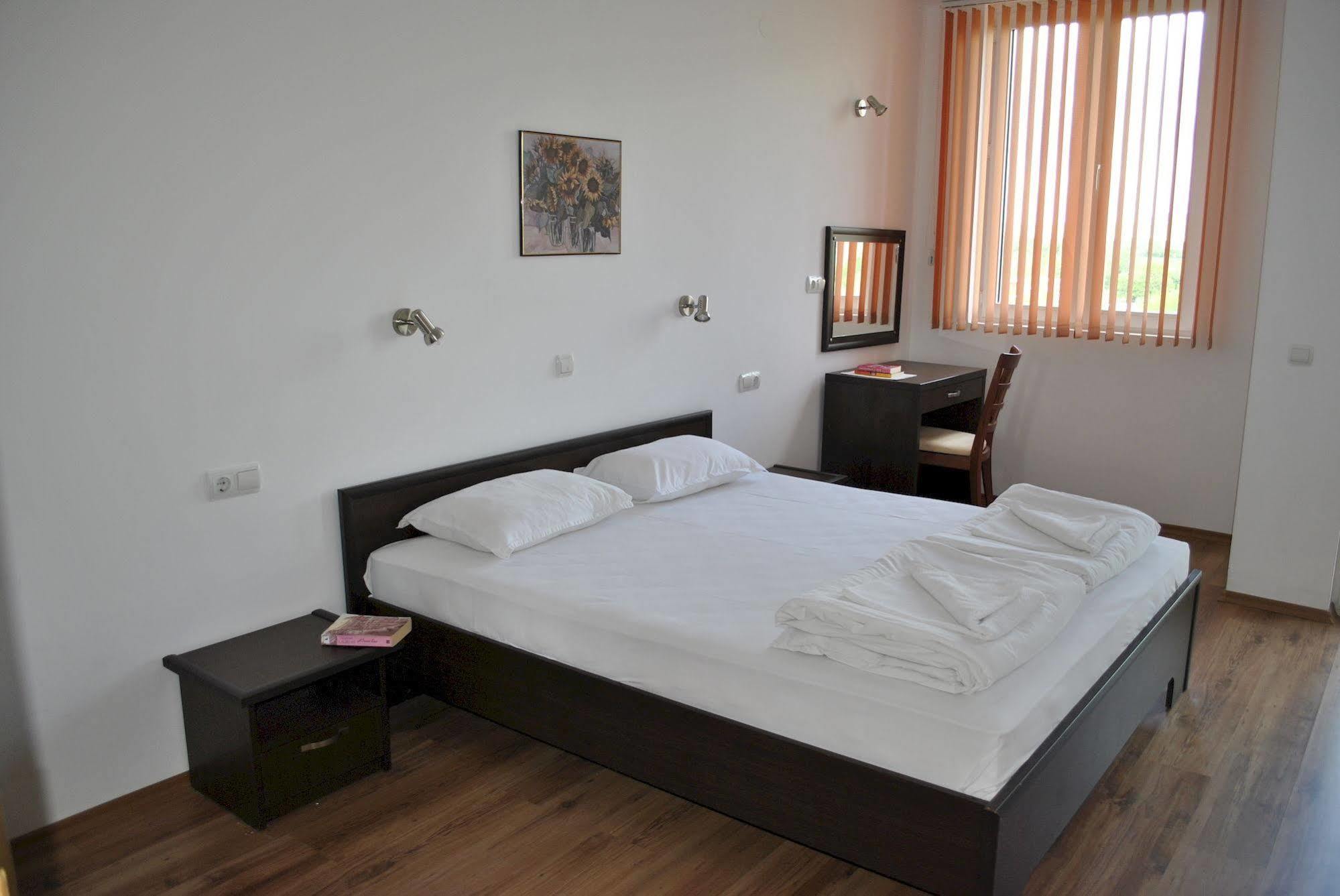 Julia Family Apartments Slăntjev Brjag Exteriör bild