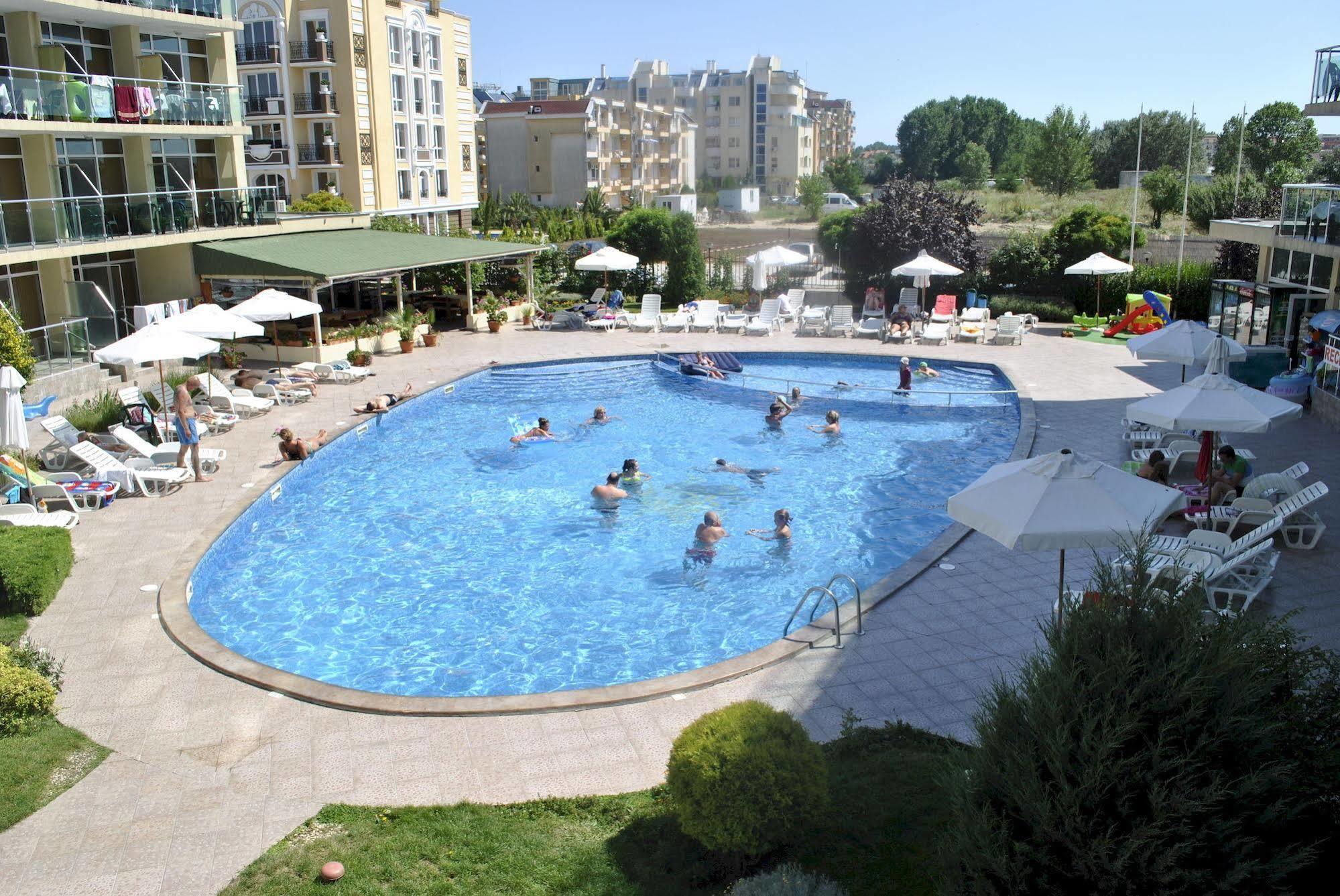 Julia Family Apartments Slăntjev Brjag Exteriör bild
