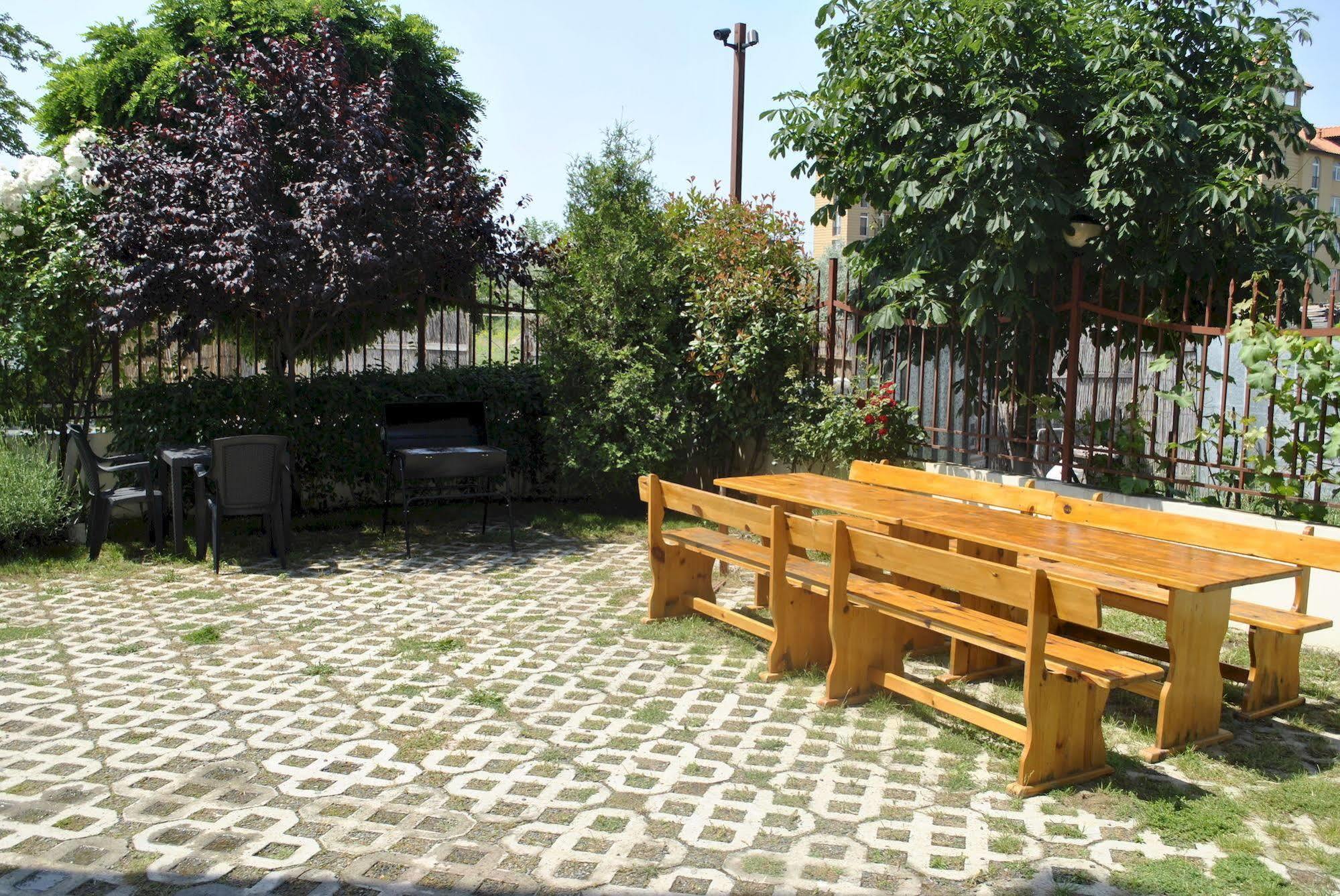 Julia Family Apartments Slăntjev Brjag Exteriör bild