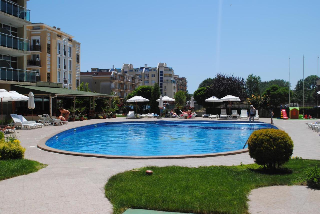 Julia Family Apartments Slăntjev Brjag Exteriör bild