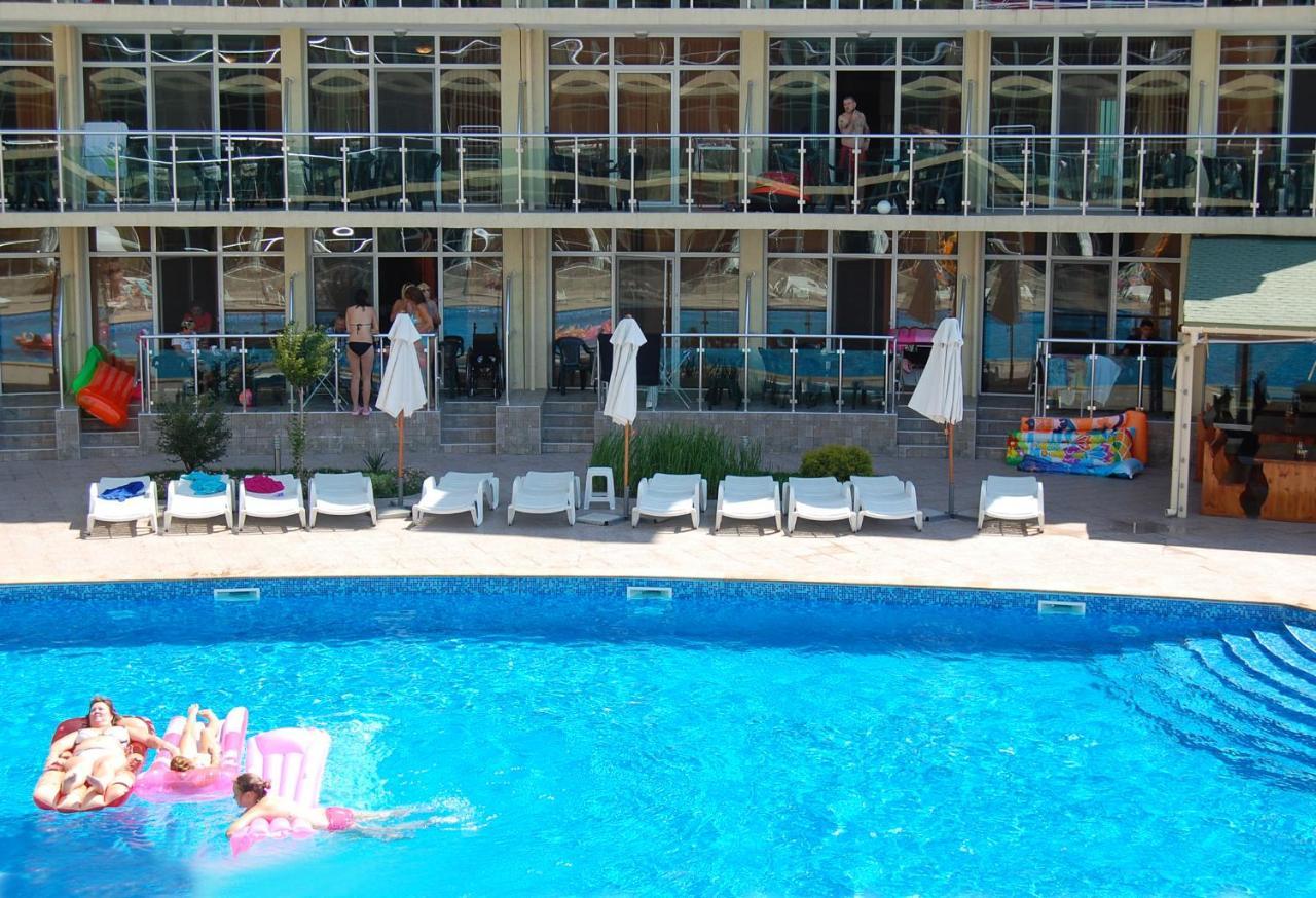 Julia Family Apartments Slăntjev Brjag Exteriör bild