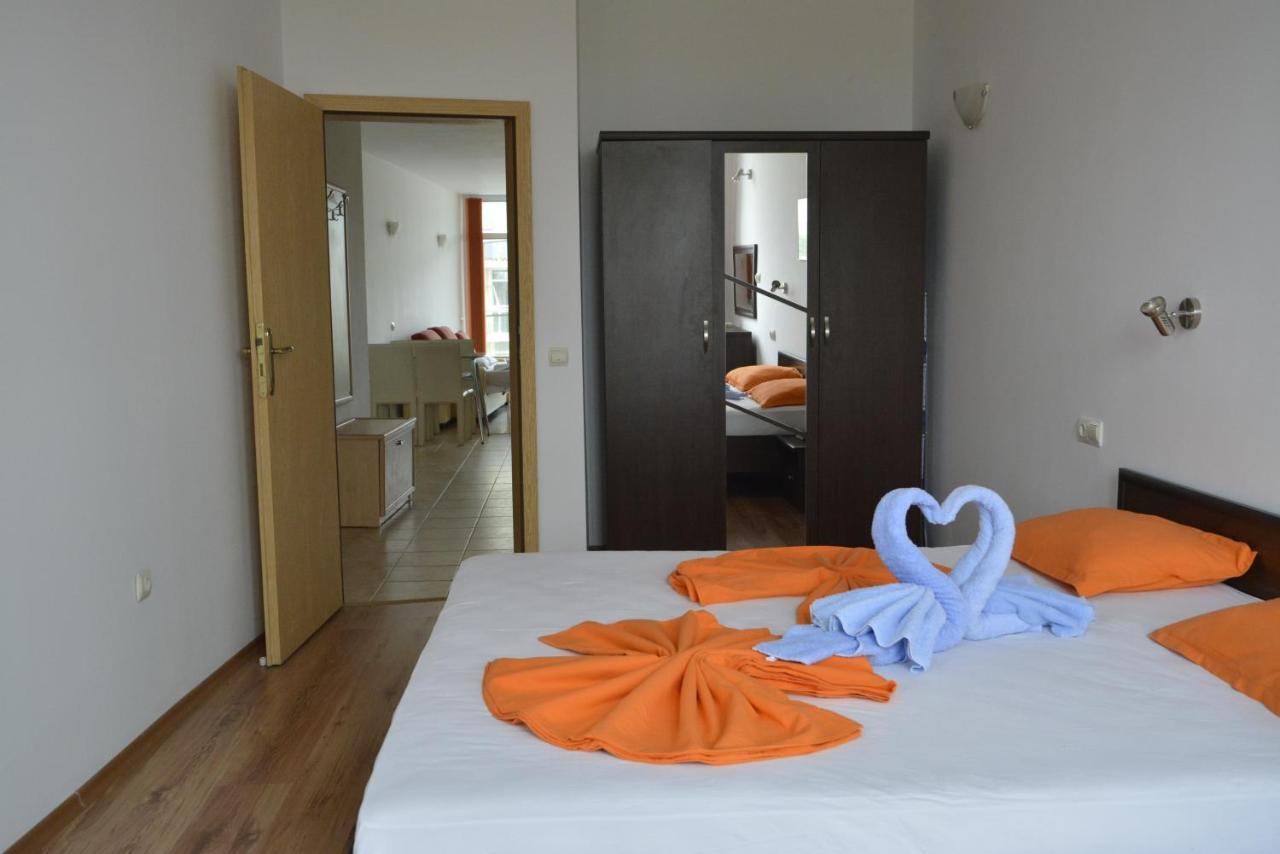 Julia Family Apartments Slăntjev Brjag Exteriör bild