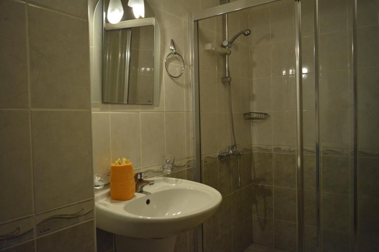 Julia Family Apartments Slăntjev Brjag Exteriör bild